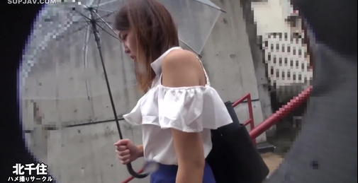 【美乳J●隠し撮り】＜本编女の子の颜出し＞★制服カフェに凸撃！入店したばっかでよくわかってないらしく、自宅まで「连れ出し」＆「中出し」性交w。【おまけ付】