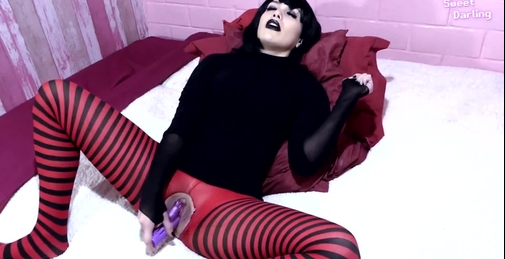 Goth Girl playing with her Dildo - Mavis cosplay